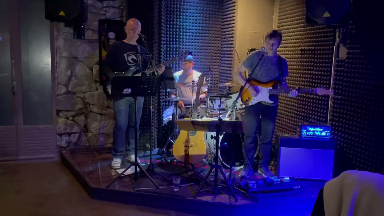 Miniature de Again — live pub